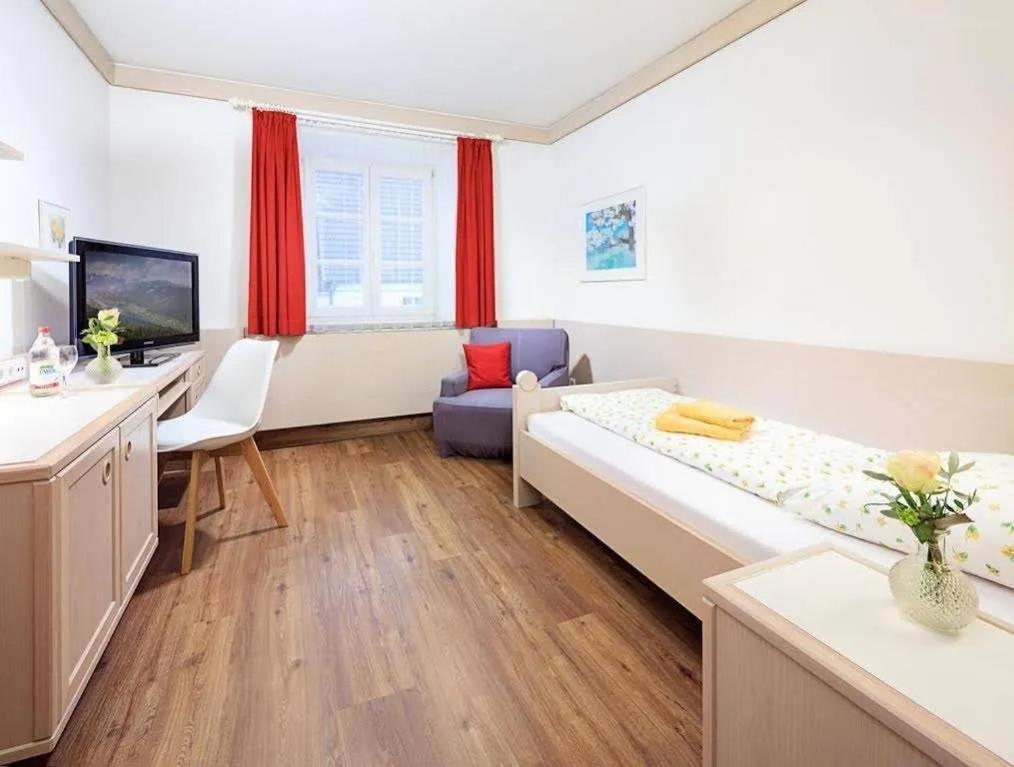Hotel Und Gasthof Zur Laute Mindelheim Exteriör bild
