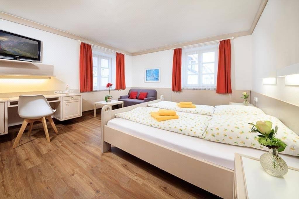 Hotel Und Gasthof Zur Laute Mindelheim Exteriör bild